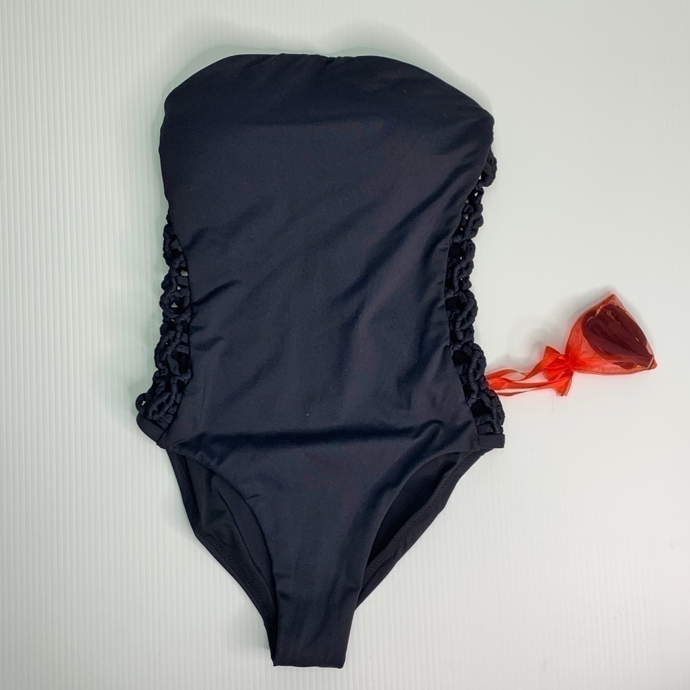 Red Carter Size XS 4 Black One Piece Swimsuit NWT Removable Strap Crochet Sides